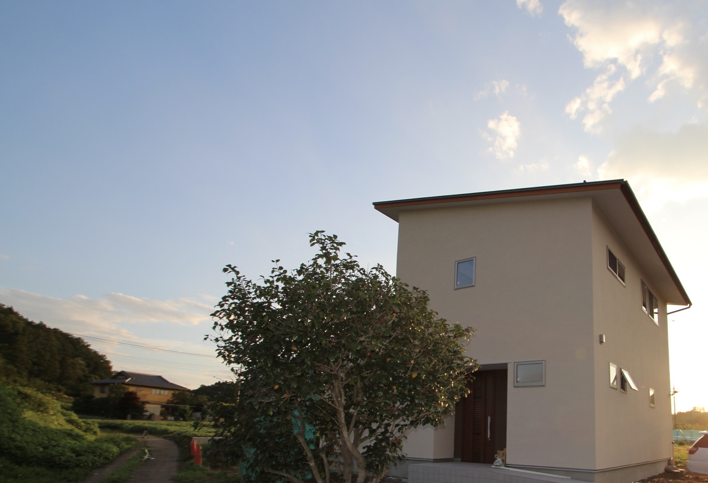 草花に囲まれた美容室の待合