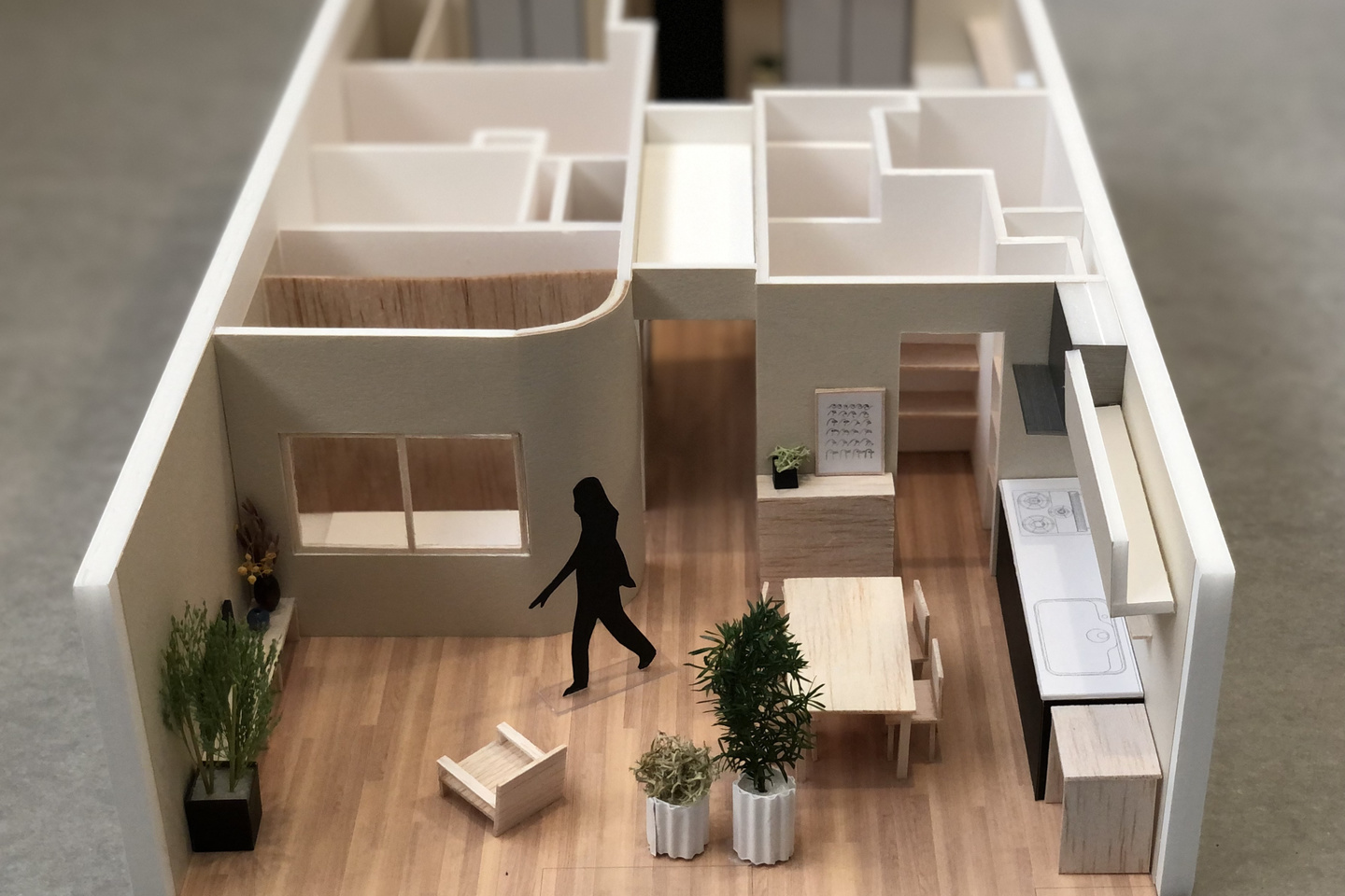 くつろいでいる猫